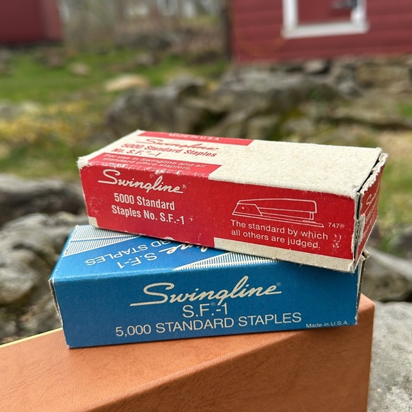 Bostich Stapler Brown & Thomas Cadillac New Haven CT & Boxes of Staples Vintage - Picture 4 of 6